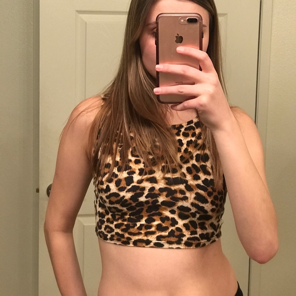 Leopard crop