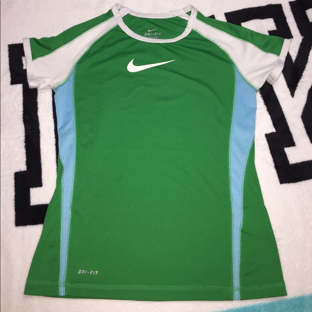 Nike shirt💚