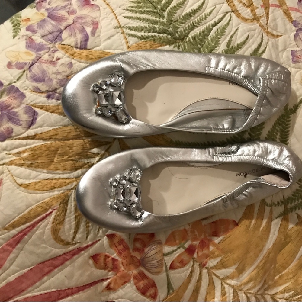 Nordstrom Size 3 Silver Flats with Stones