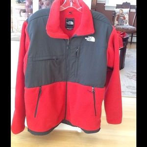 North Face red/black jacket. Perfect condition. M