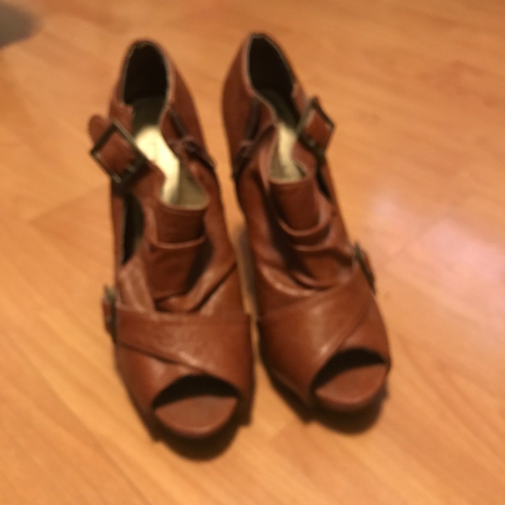Heel - Picture 2 of 2
