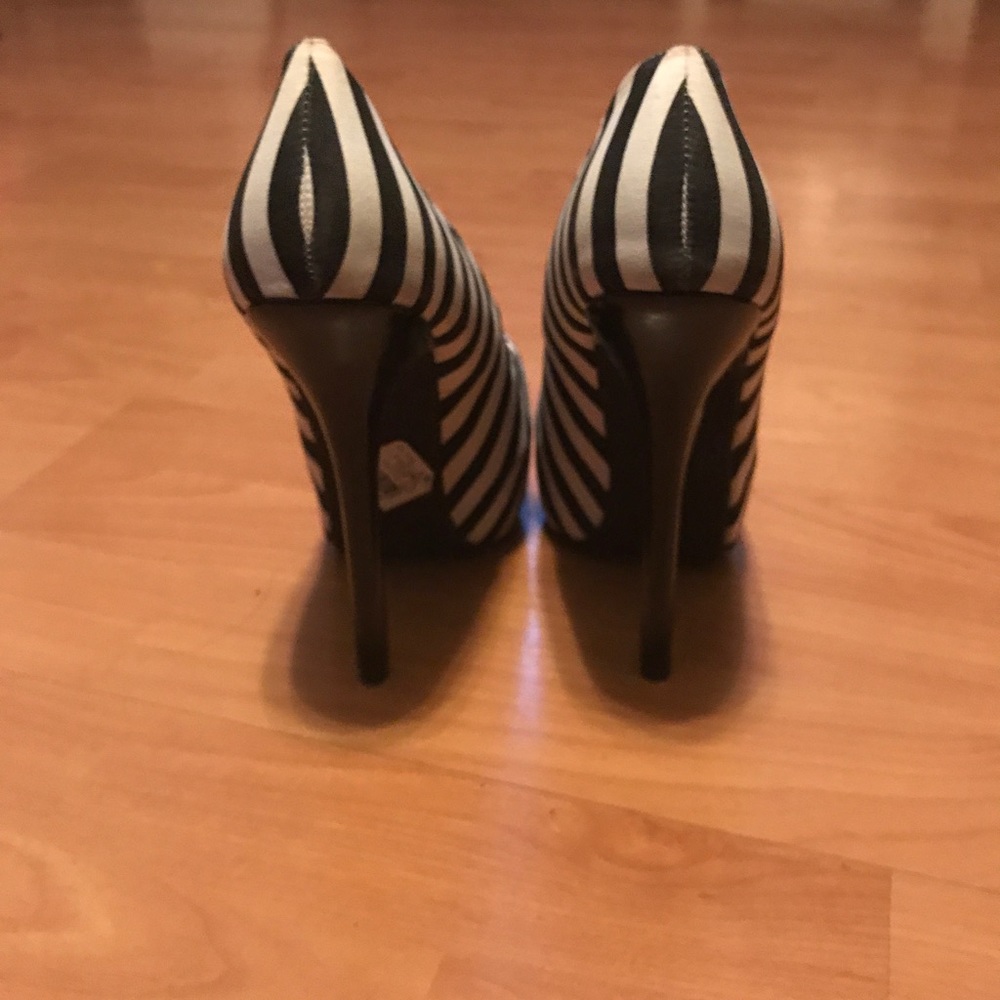 Heels - Picture 2 of 2