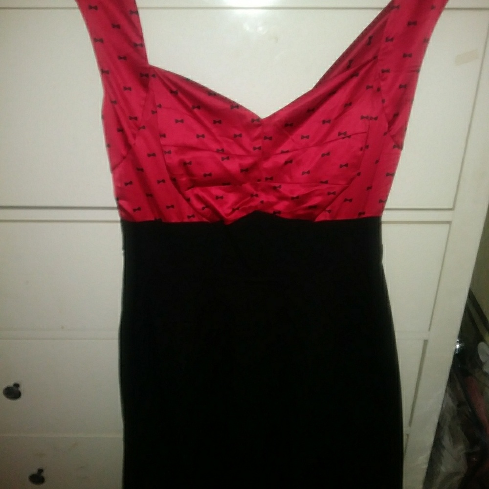 Pin up style black and red bows