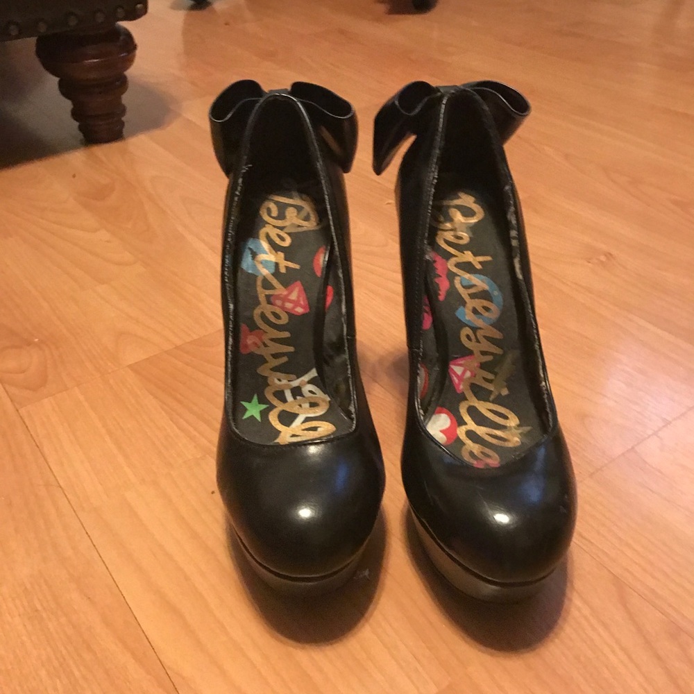 Heels - Picture 2 of 2