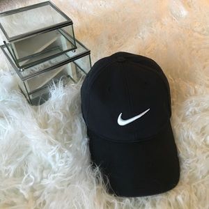 NIKE Fit Velcro Strapback Cap