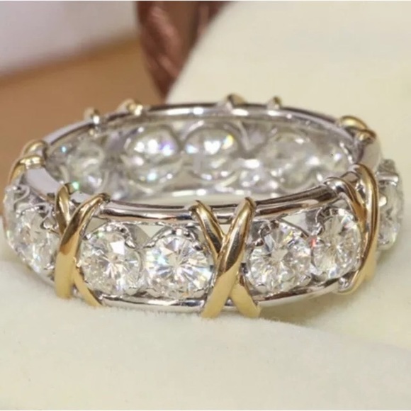 Jewelry - 925 Silver band Ring 1.2ct. White Topaz