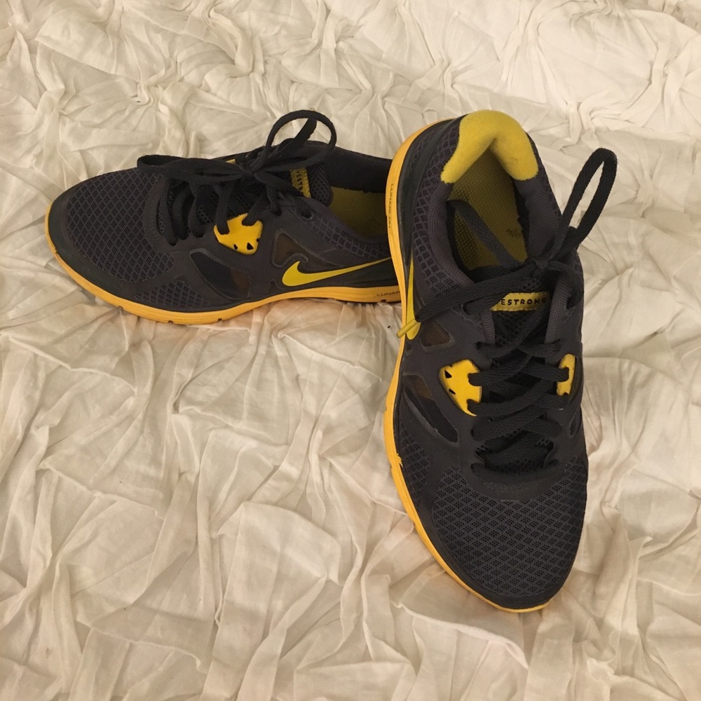 Nike Livestrong women's Size 6