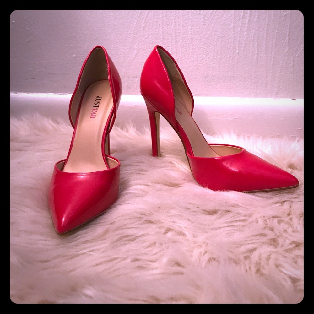 Pointed Toe Red Pumps 👠