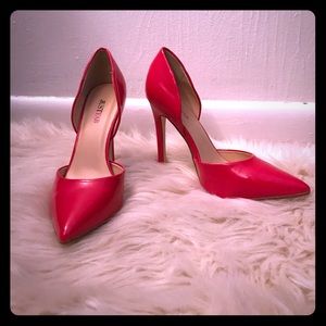 Pointed Toe Red Pumps 👠