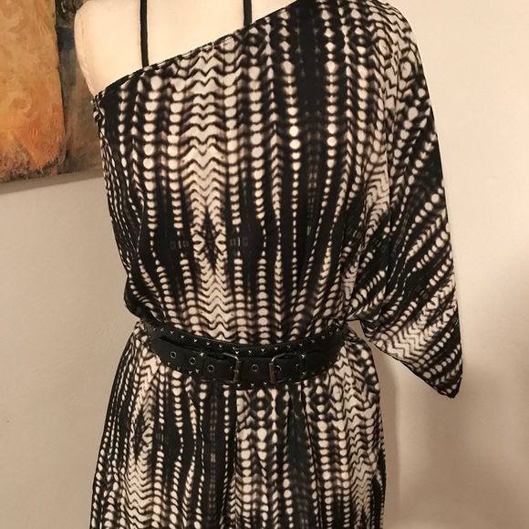 One shoulder romper - Picture 2 of 4