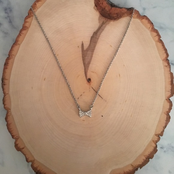 Tiny Bow Necklace - Picture 1 of 3