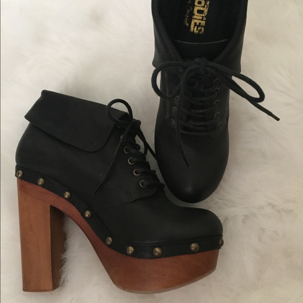 Jeffrey Campbell Woodie Boots. Size 8