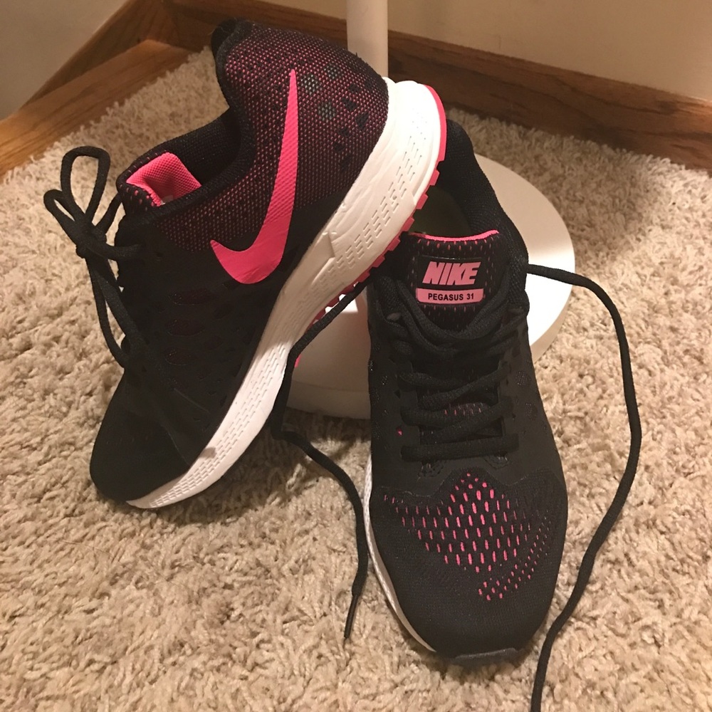 Like New- Nike Running shoes