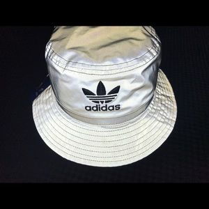 ⚠️Adidas Originals Silver Reflective Bucket⚠️
