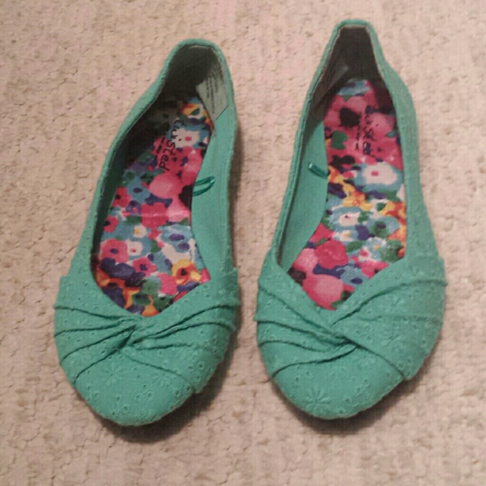 Mint green textile shoes, size 10