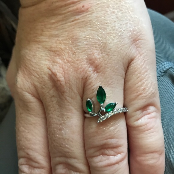 Emerald ring - Picture 2 of 2