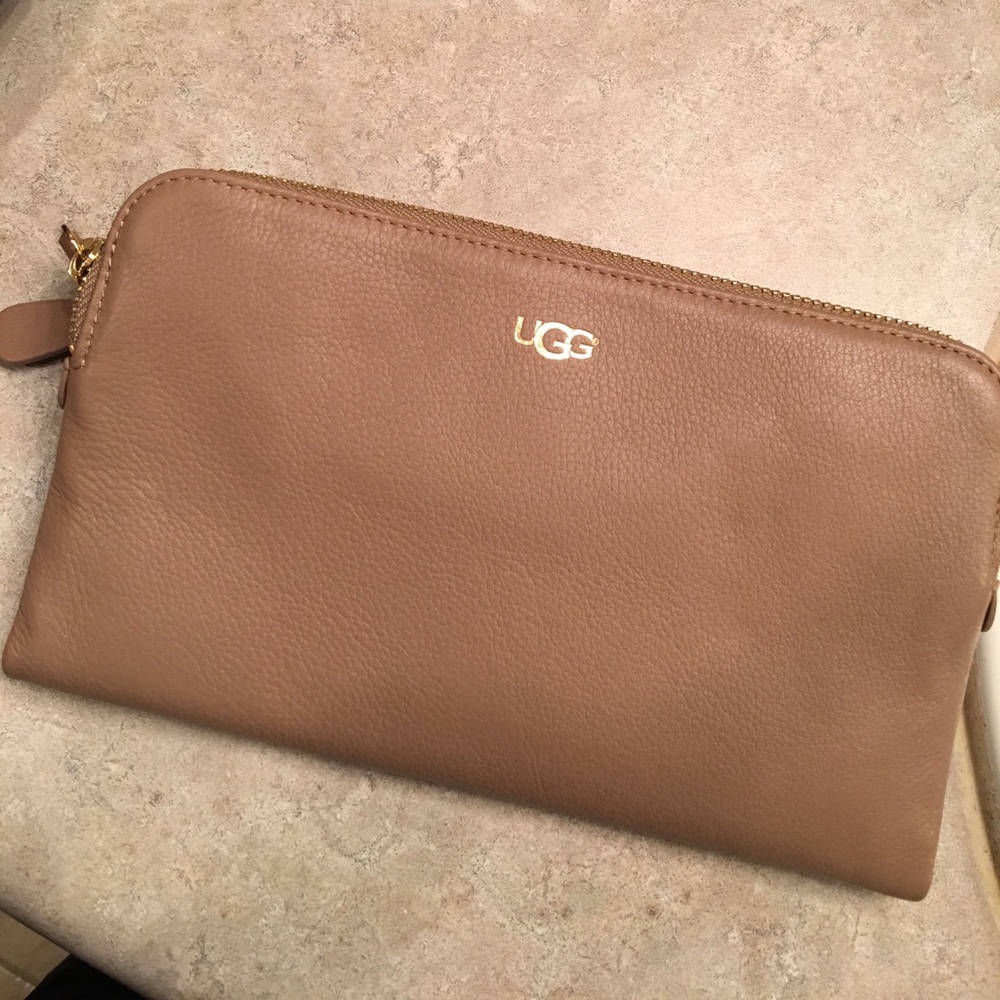 UGG hobo style wallet