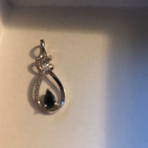 Diamond and sapphire pendant - Picture 2 of 3