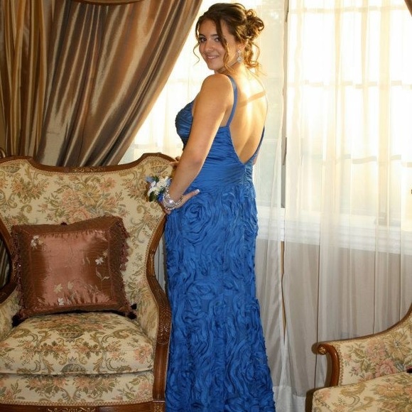 Stunning prom dress! #Prom #EveningGown #AdrianaPappell - Picture 4 of 4