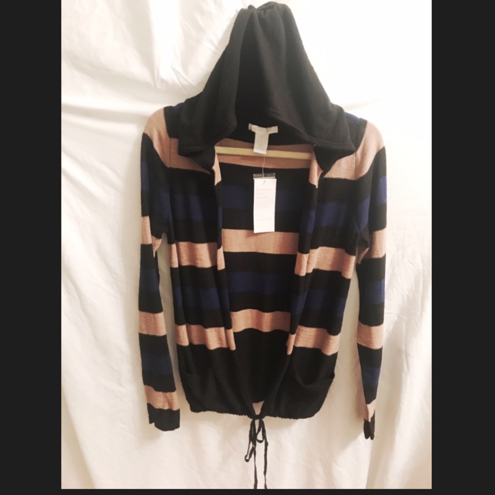 Black, blue & brown hooded sweater with tie