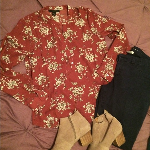 NWT FOREVER 21 Floral Quarter Button Top | S - Picture 3 of 6