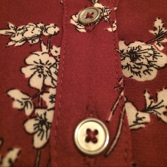NWT FOREVER 21 Floral Quarter Button Top | S - Picture 5 of 6