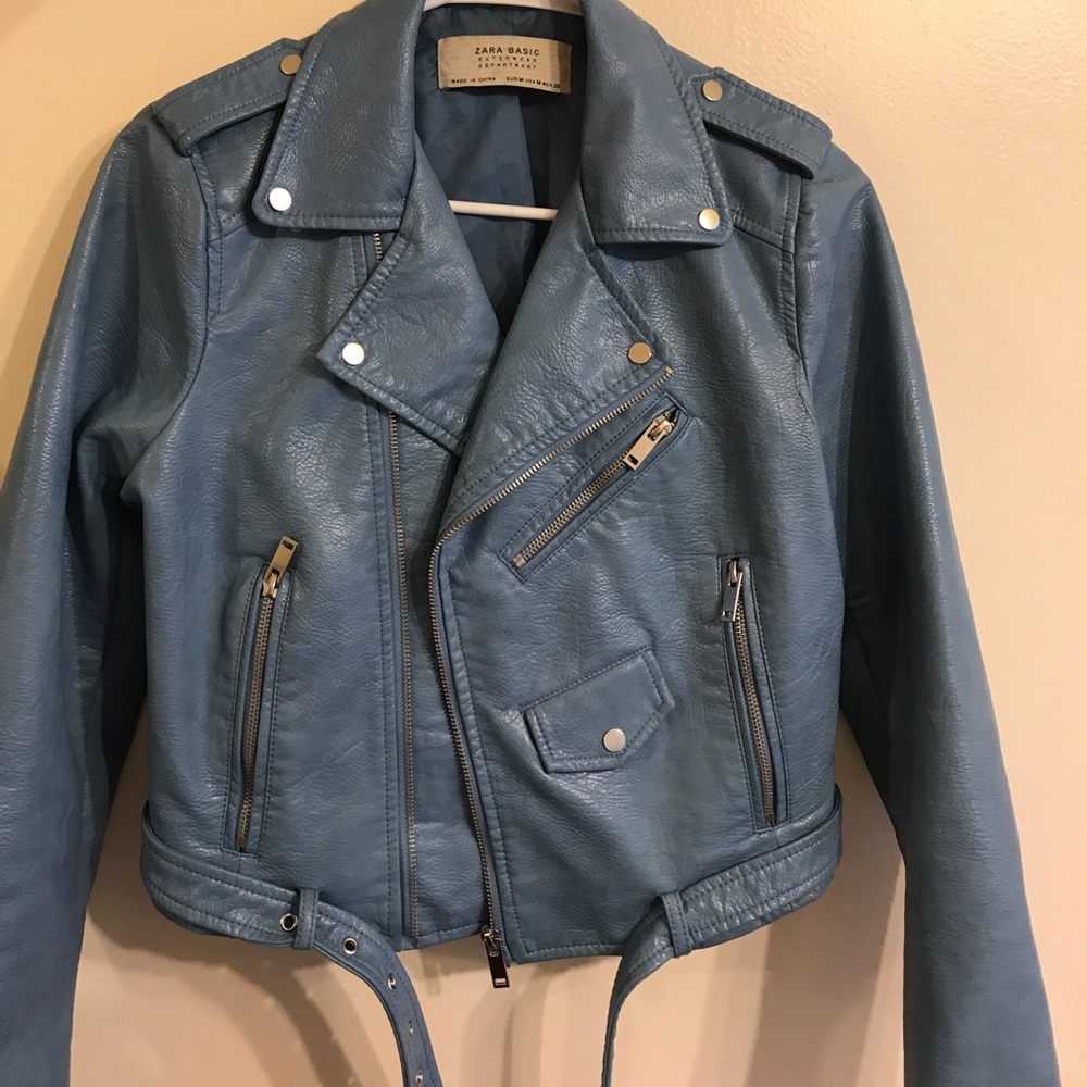 Trendy blue jacket for fall