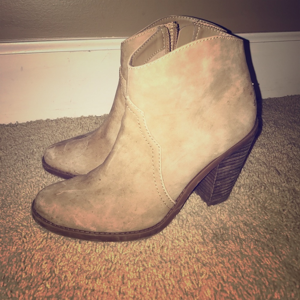 Dolce Vita Taupe Suede Size 7 Booties