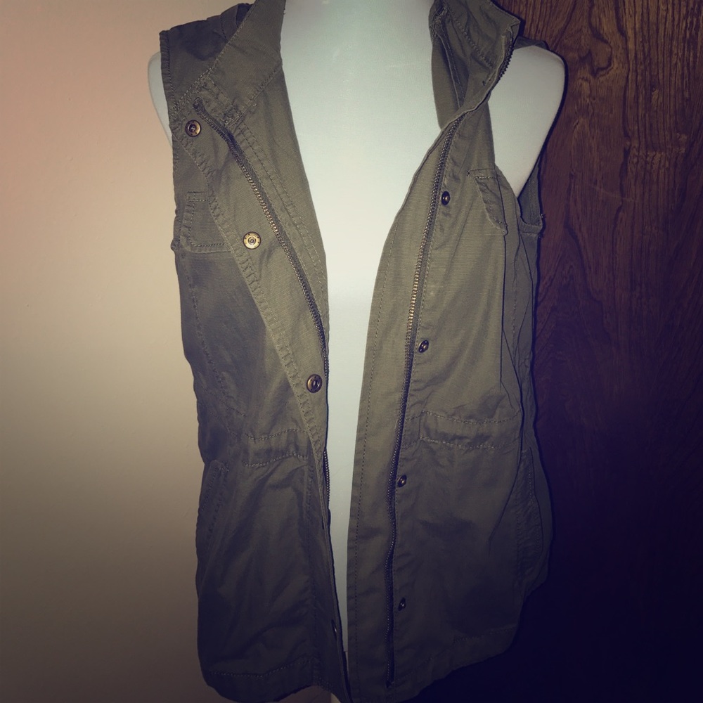 Gap cargo vest