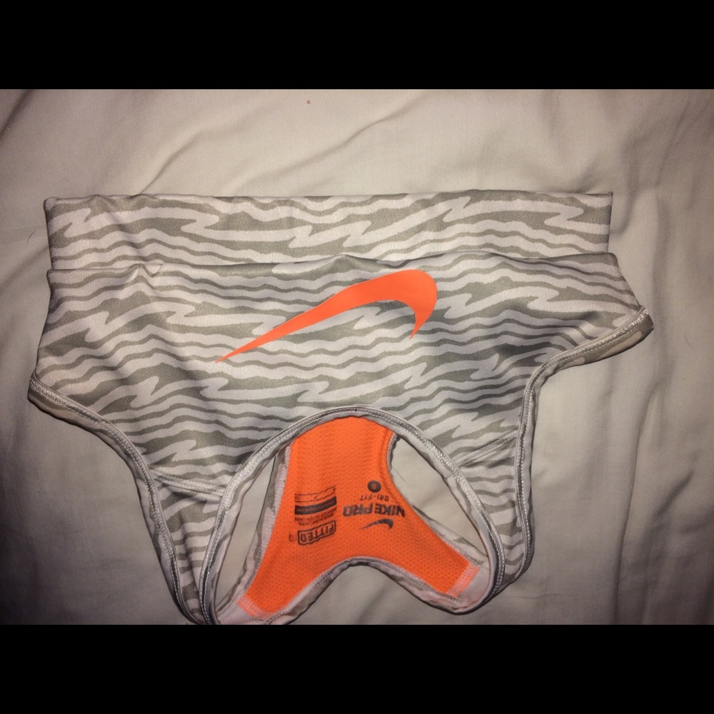girls Nike sports bra