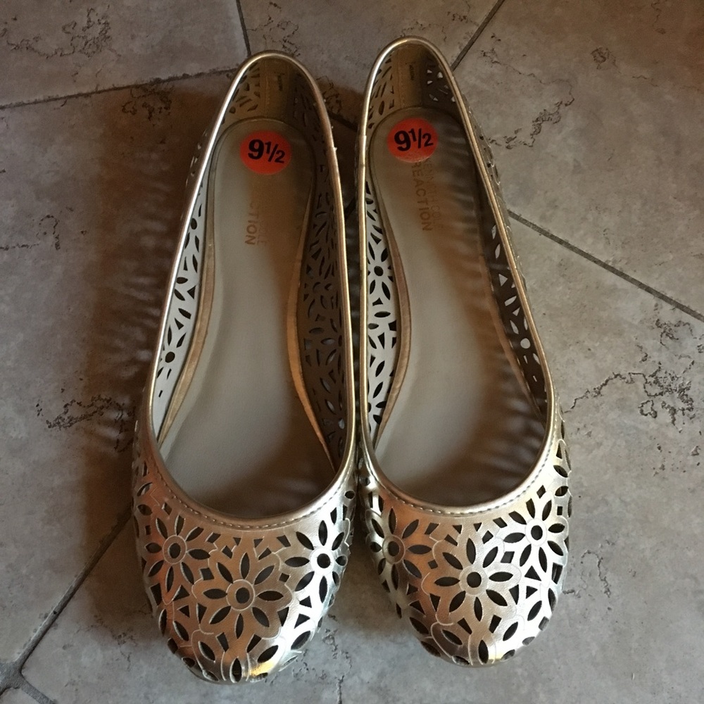 Kenneth Cole Reaction Gold Perforated Flats 9.5