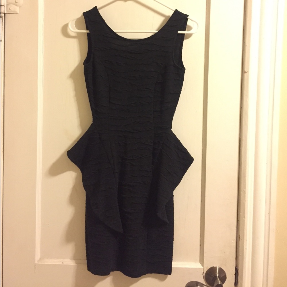 Black Tight Peplum Dress V-back