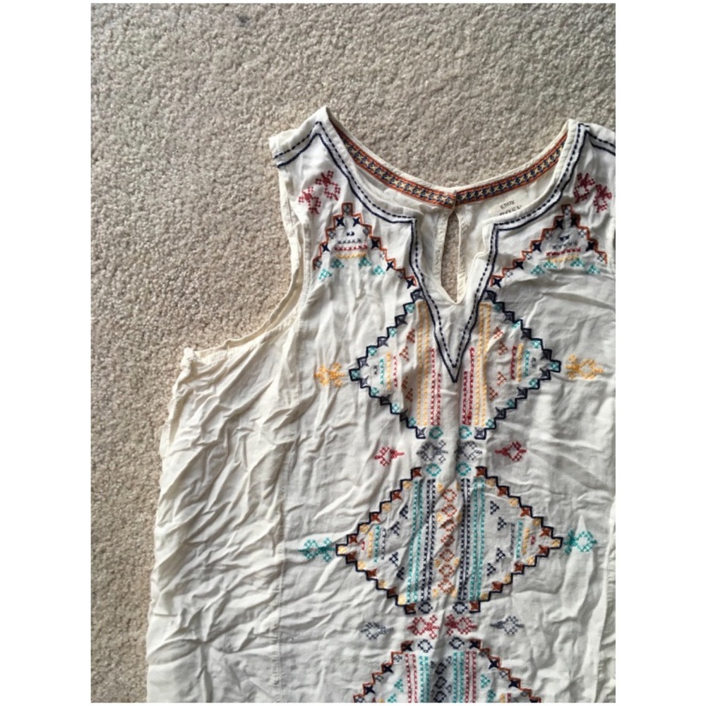 ❌SOLD❌ 🌸 Embroidered Cream Tank Top 🌸