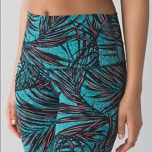 Lululemon fullux wunder under hi rise crops size 6
