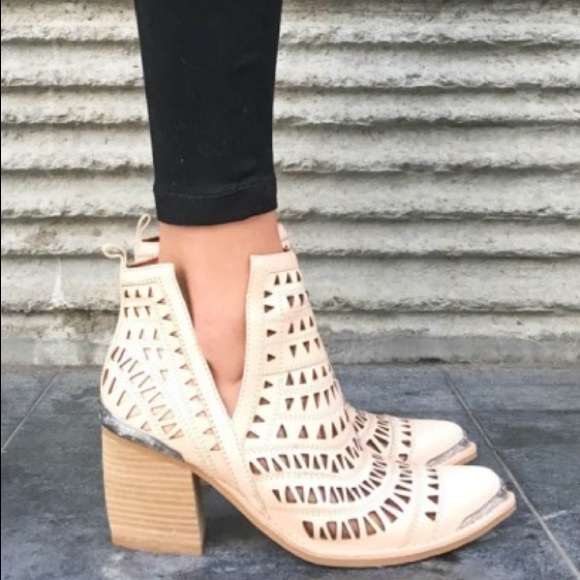 Jeffrey Campbell Shoes - Jeffrey Campbell Natural Sambrosa booties
