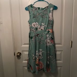 Adorable floral dress!