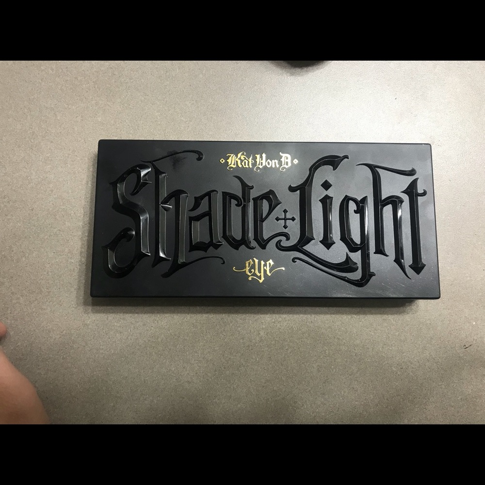 KAT VON D Shades of Light Matte Eyeshadow Palette