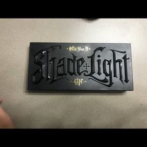 KAT VON D Shades of Light Matte Eyeshadow Palette