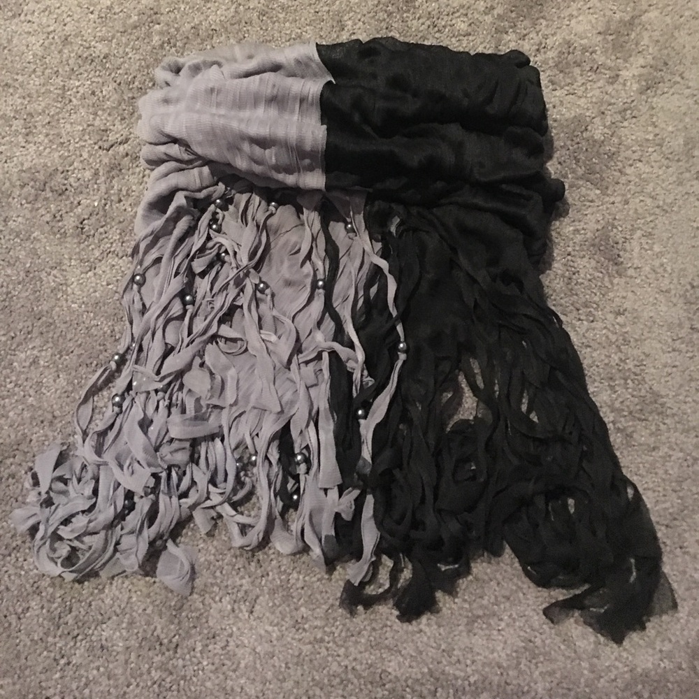 Gray/black Scarf