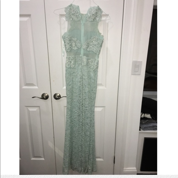 A dress - Picture 2 of 2