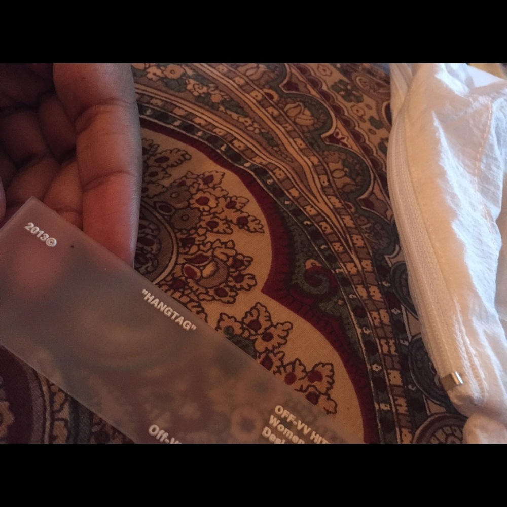 Off White Storage Pouch - Picture 3 of 3
