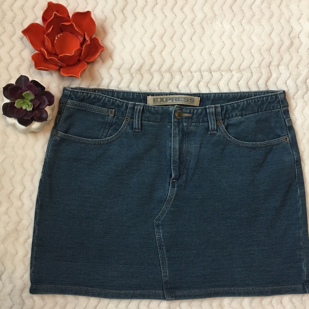 🆑 EXPRESS Precision Fit knit Denim skirt