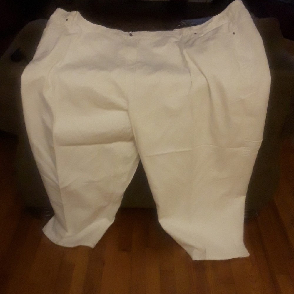 Ladies white jeans size 44W.