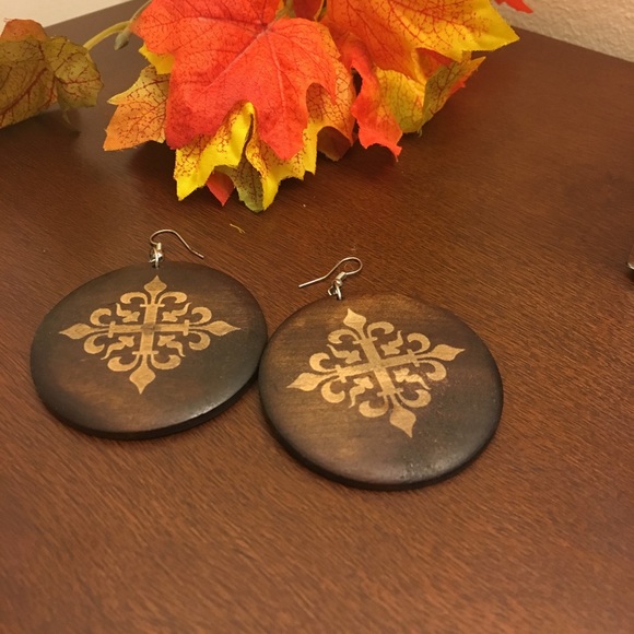 Mahogany Wood Dangle Earrings. - Picture 2 of 3