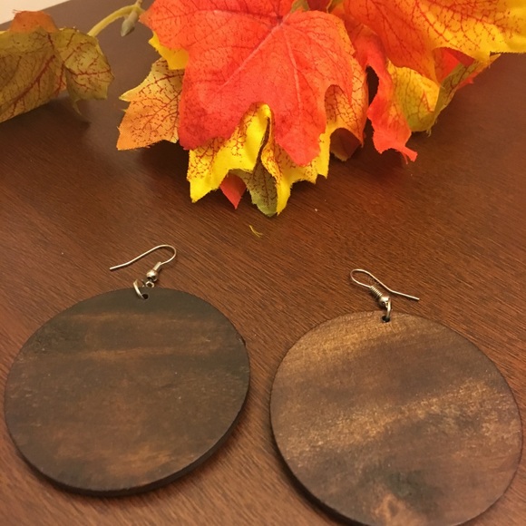 Mahogany Wood Dangle Earrings. - Picture 3 of 3