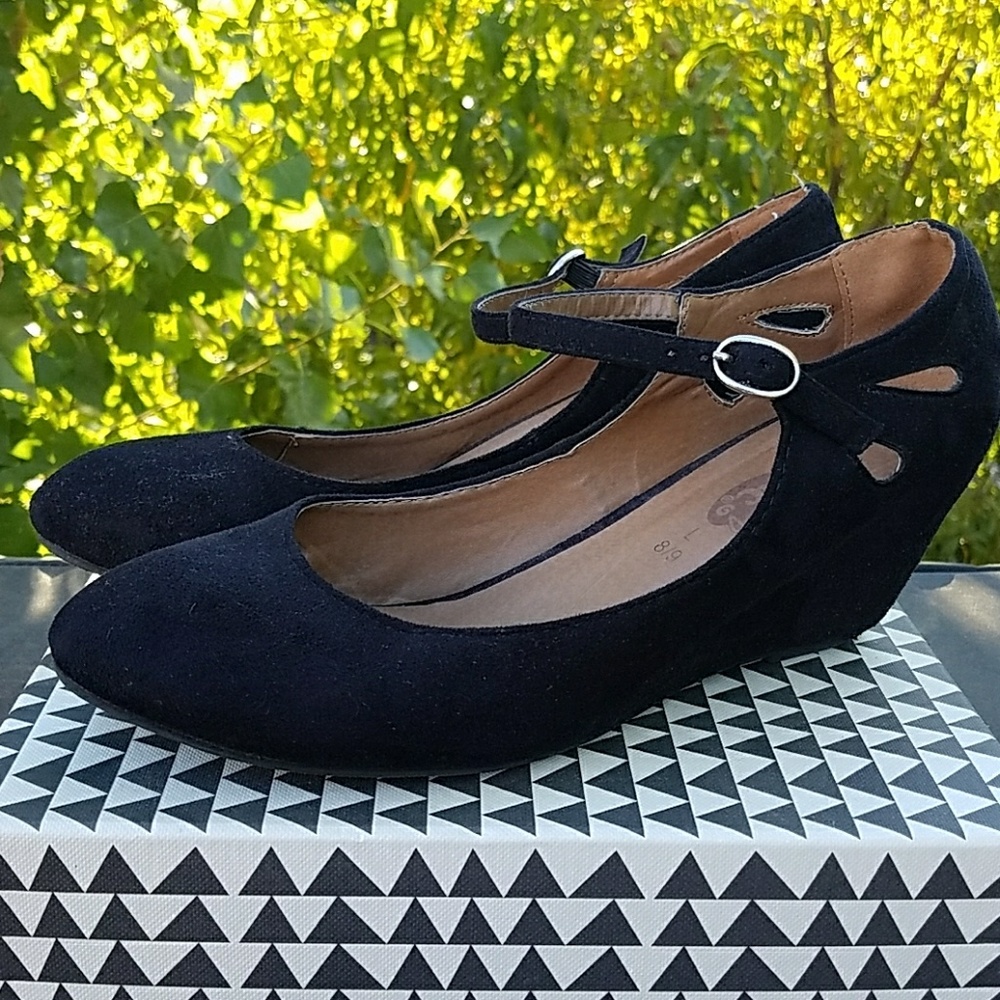 🎉  Black Mary Jane Wedges - size 8/9 - Rue 21 🎉