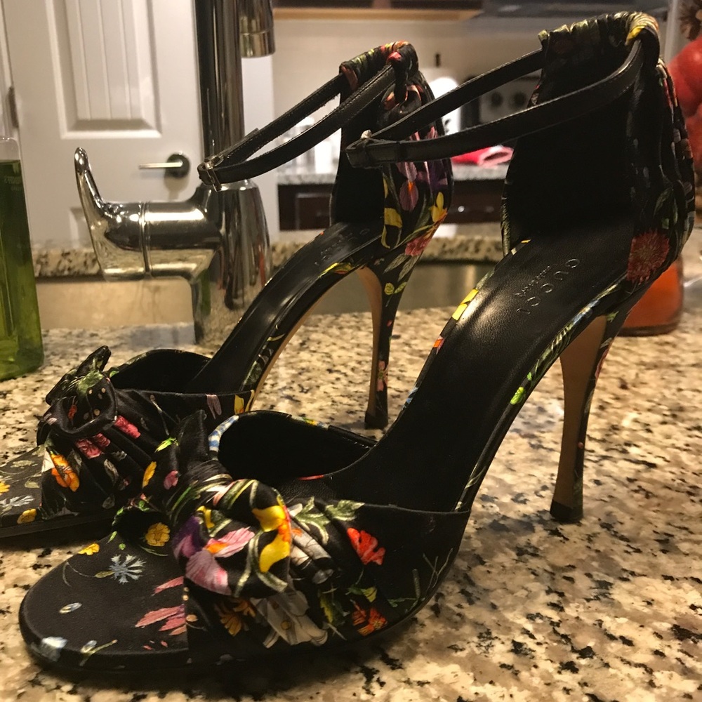 GUCCI Black Floral Bow Sandals 38