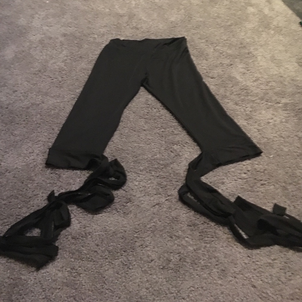 Black leggings with ankle ties
