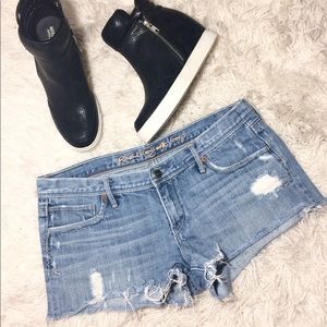 Ruehl No.925 Ripped Denim Shorts Size 29