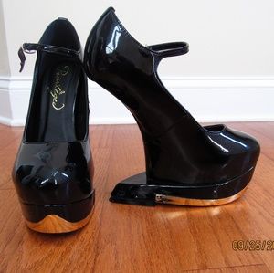 Privileged Mary Jane Wedge